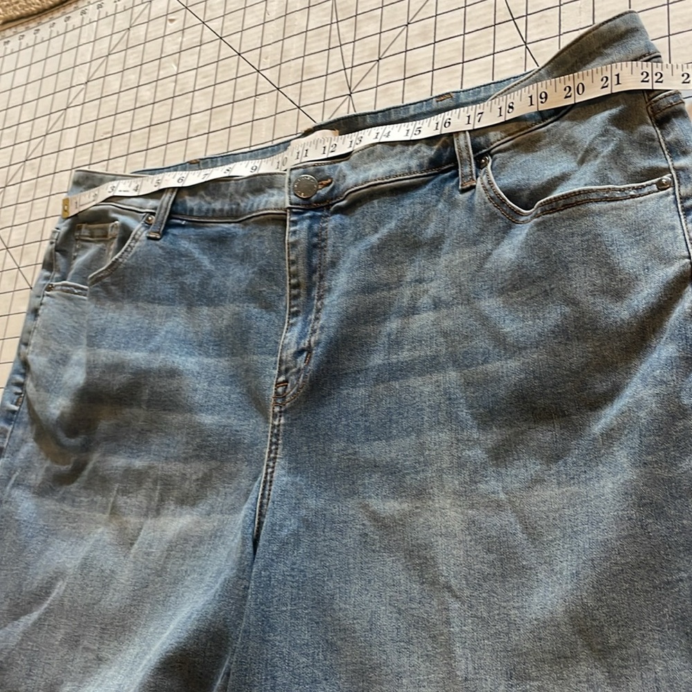 Lane Bryant flex magic waistband mid rise boyfriend jean shorts size 22 - Picture 5 of 7